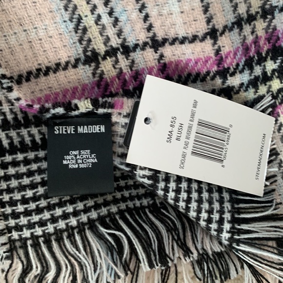 Steve Madden Blanket Scarf NWT - Picture 2 of 4